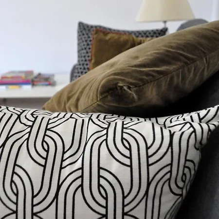 Artistic Designer Apartment, Self Check-in, Old Town